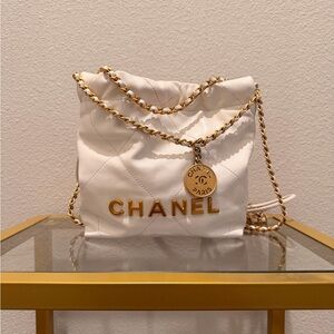 Chanel Mini Chanel 22 White